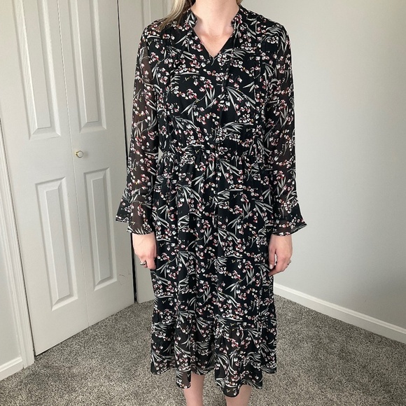 Dresses & Skirts - Midi Floral Dress